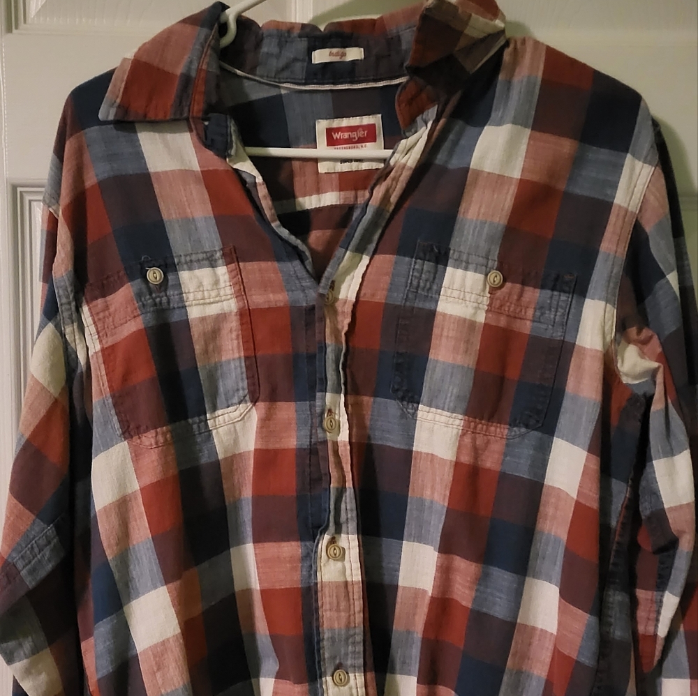 Wrangler Men's Medium Plaid Button up Unisex Flannel